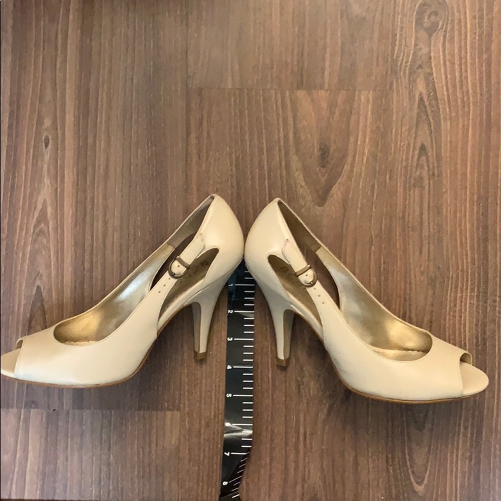 BCBGparis peep toe pums size 7.5B - Picture 3 of 8